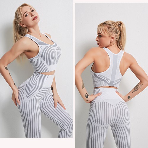 Europe and the United States seamless sports suit pattern quick dry shock-proof bra yoga suit fitness pants running two-piece set of women